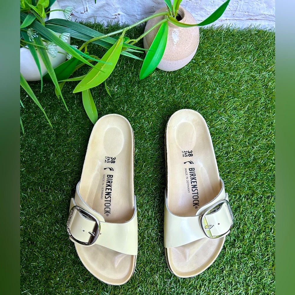 Birkenstock Cream Single-Buckle Slide Sandals - Picture 13 of 16